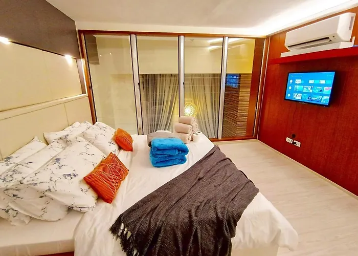 Апартаменты Club Ultima King Bed Loft Unit 100mbps Wi-fi -2507 *