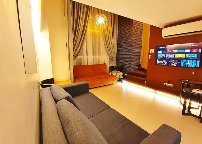 Club Ultima King Bed Loft Unit 100mbps Wi-fi -2507 *