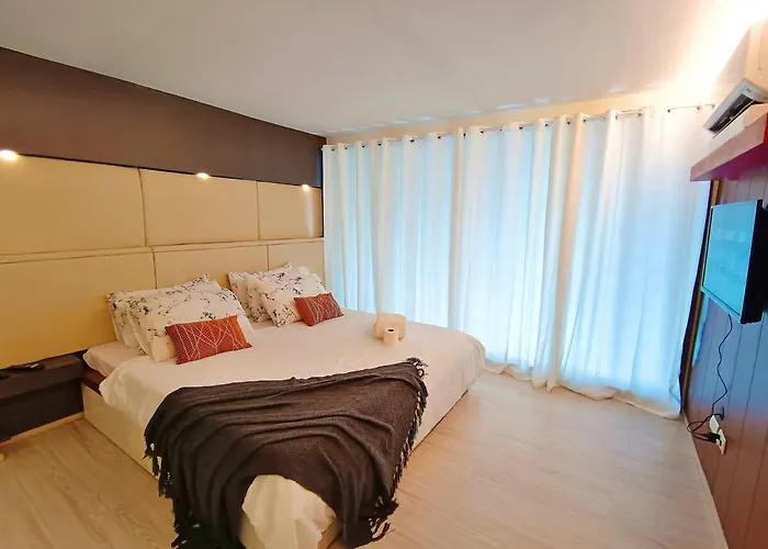 Club Ultima King Bed Loft Unit 100mbps Wi-fi -2507 Апартаменты *