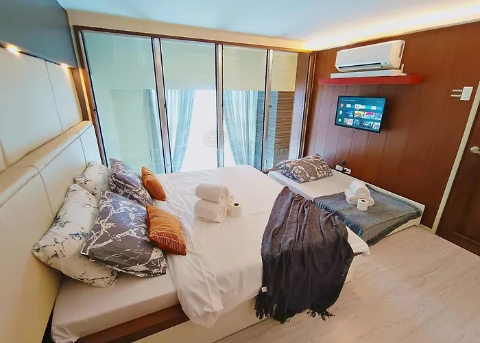 Club Ultima King Bed Loft Unit 100mbps Wi-fi -2507